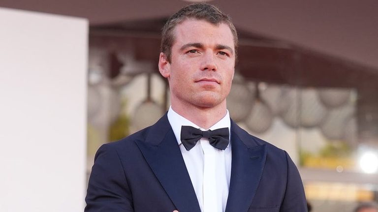 Actor Warns Of Social Media S Dark Side