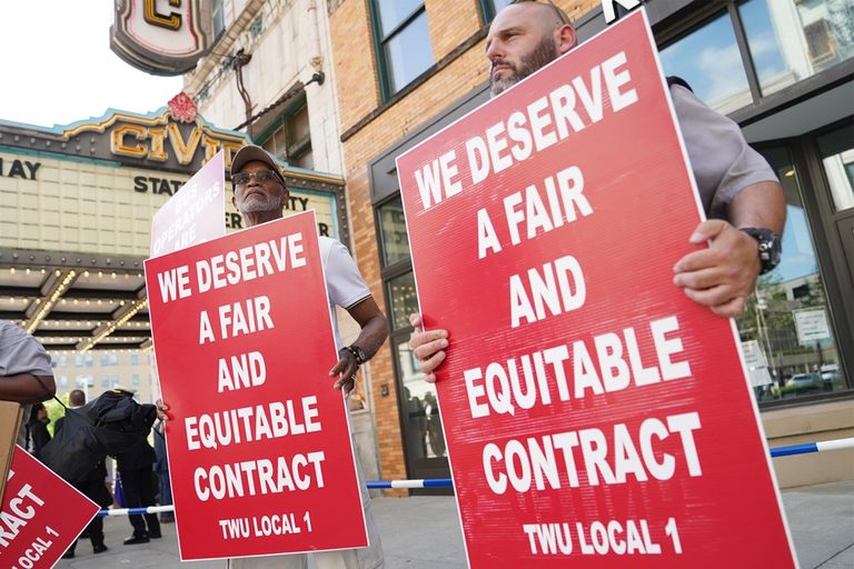 Akron Metro Bus Drivers Plan Strike Vote