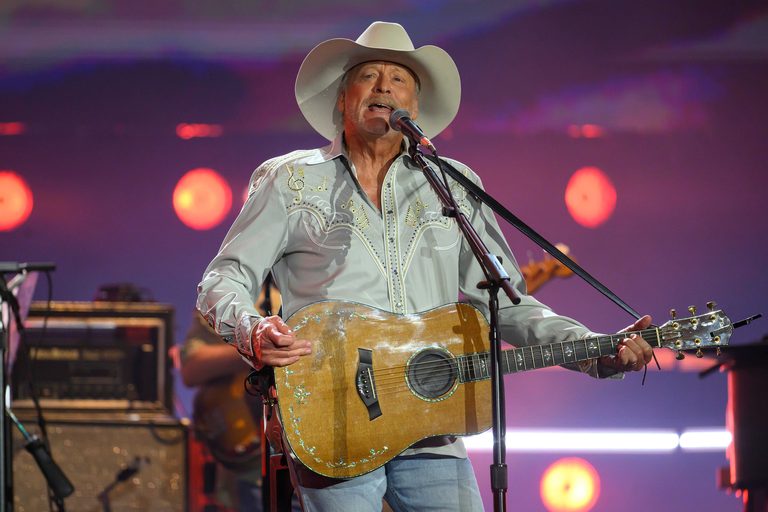 Alan Jackson Plays Final Show