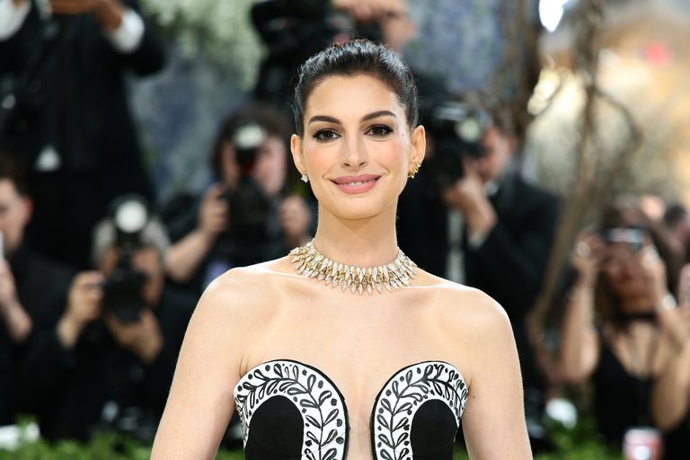 Anne Hathaway Expecting Third Child