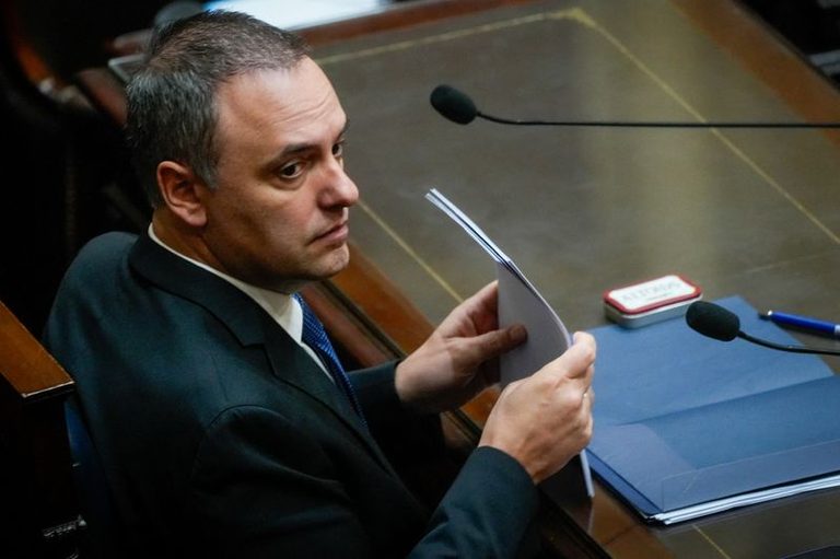 Argentina Cabinet Chief Resigns