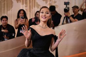 Ariana Grande Returns To Stage