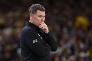 Arizona Men S Basketball Thrives Under Coach Tommy Lloyd