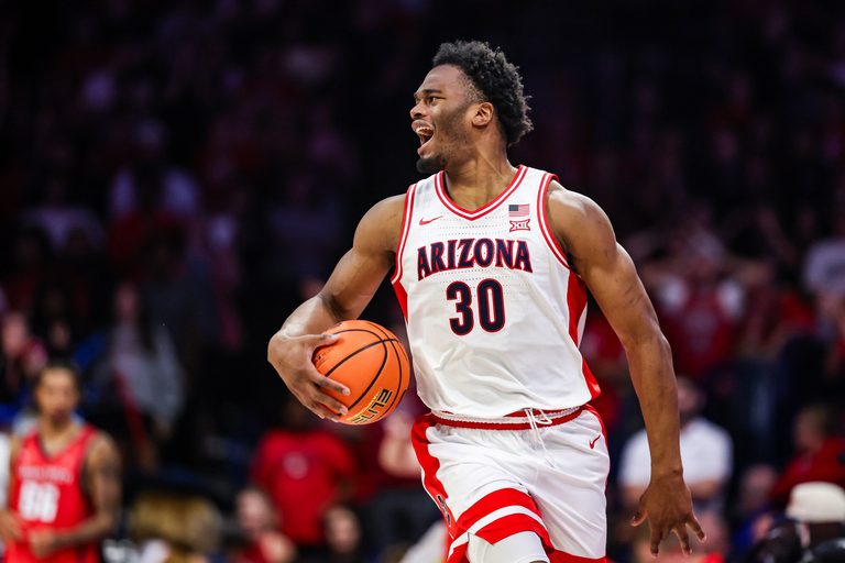 Arizona S Tobe Awaka Signs With Chicago Bulls