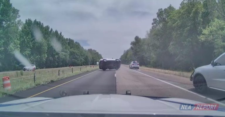 Arkansas Troopers Stop Unresponsive Driver