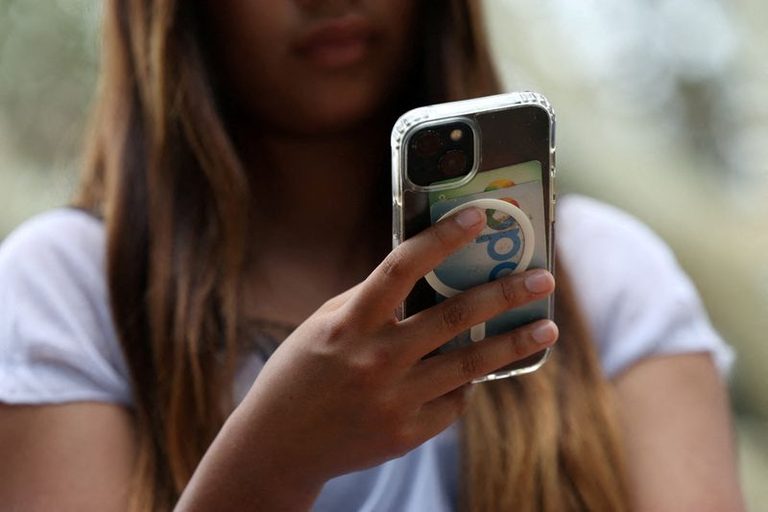 Australia Strengthens Social Media Ban