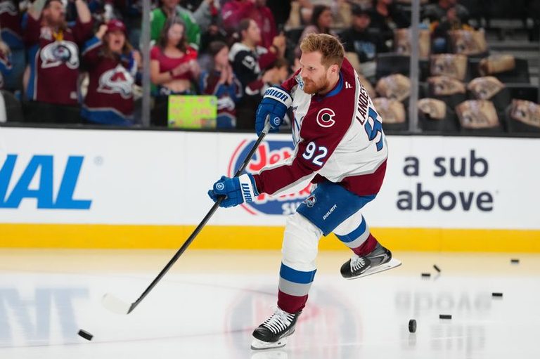 Avalanche S Gabriel Landeskog Wins Awards