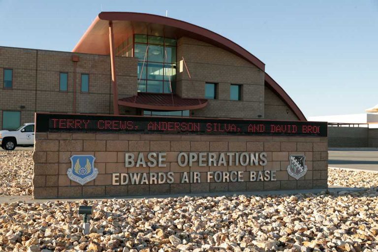 B 52 Stratofortress Crashes At Edwards Air Force Base