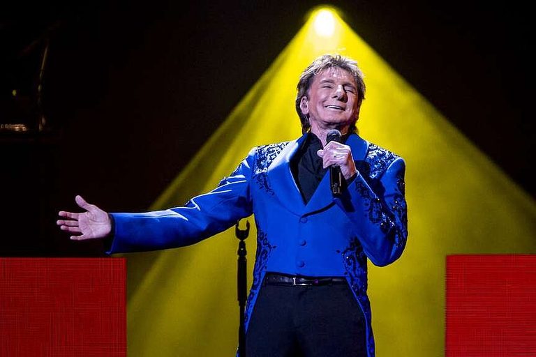 Barry Manilow Battles Cancer