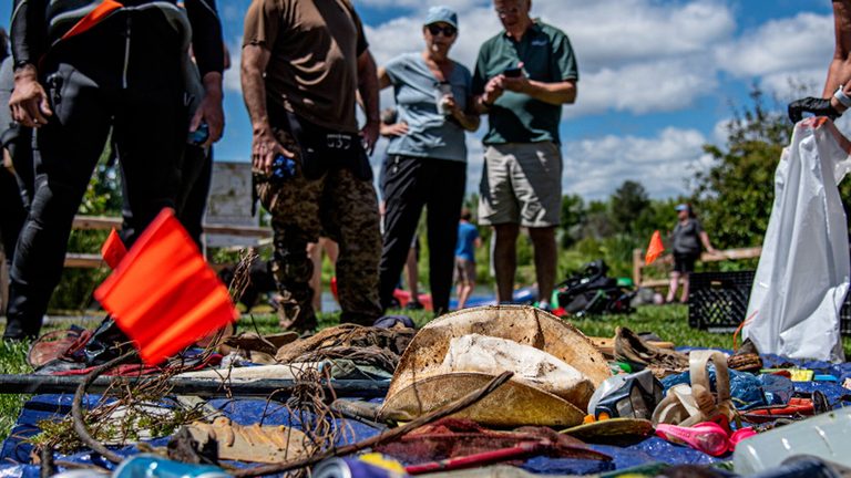 Bend Community Volunteers Clean Up Deschutes River