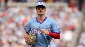 Braves Outfielder S Throw Error