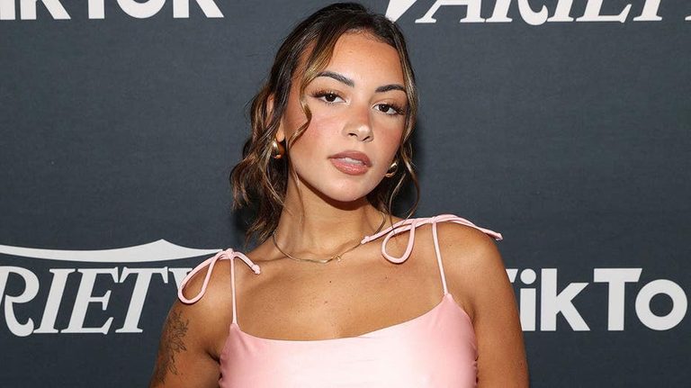 Brazilian Influencer Gabriela Moura