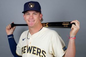 Brewers Call Up Shortstop Prospect Cooper Pratt