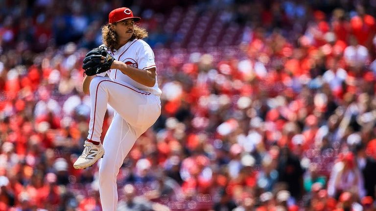 Brewers Face Reds In Nl Central Clash