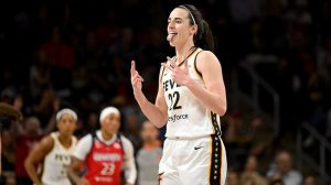 Caitlin Clark Hits Game Winner