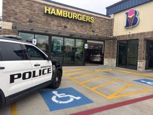 Car Crashes Into Braum S Restaurant