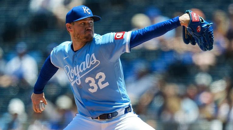 Cardinals Face Royals