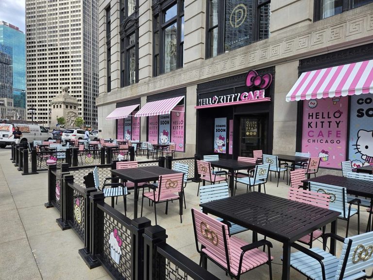 Chicago S 1St Hello Kitty Cafe Opens Downtown