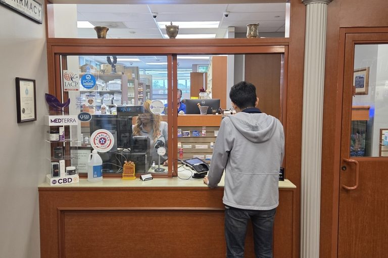 Clear Lake Pharmacy Offers Customized Medications