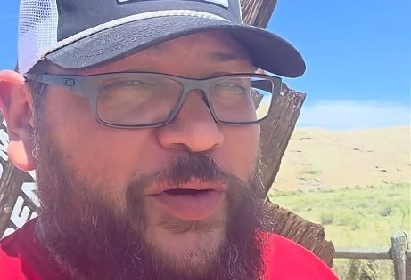 Comedian Creates Fake History At Independence Rock