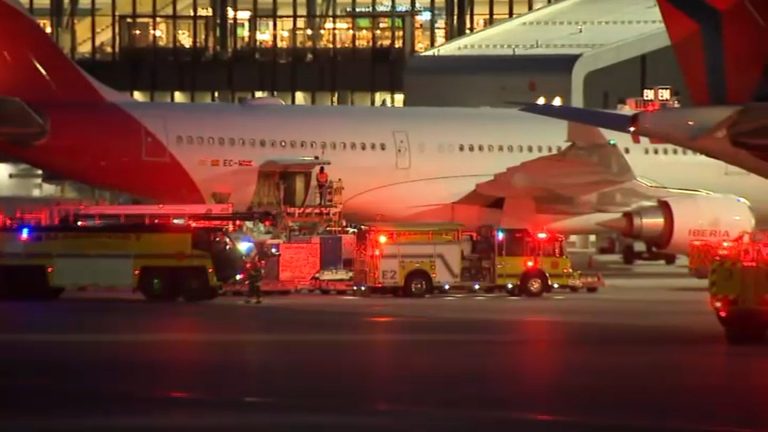 Delta Flight Returns To Boston