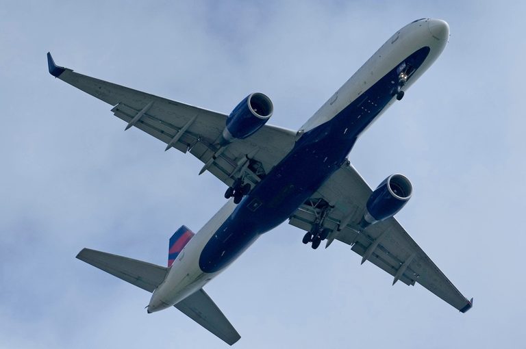 Delta Plane Aborts Landing At Boston Logan