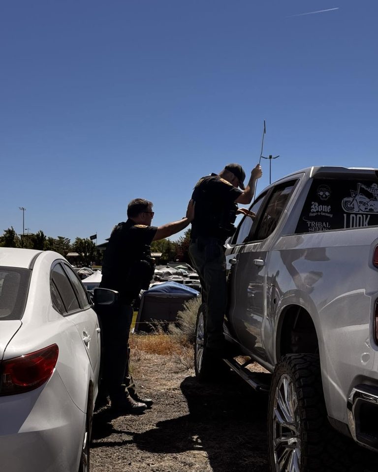 Deschutes Co Deputies Rescue Dogs From Locked Vehicle