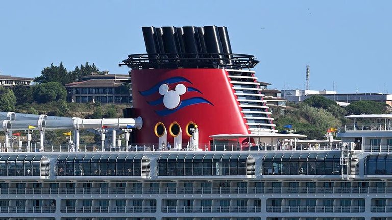 Disney Cruise Line Limits Decorations