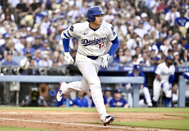Dodgers Defeat Pirates 12 3
