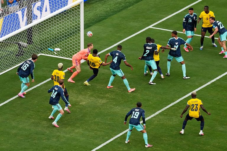 Ecuador Advances To World Cup Knockout Rounds