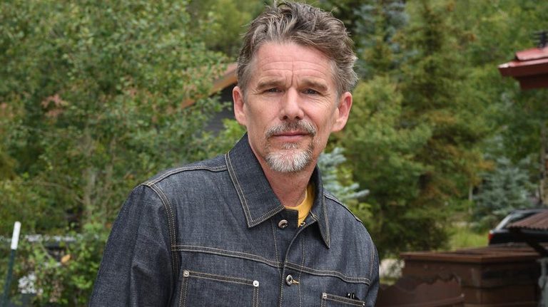 Ethan Hawke Russell Crowe Star In The Weight