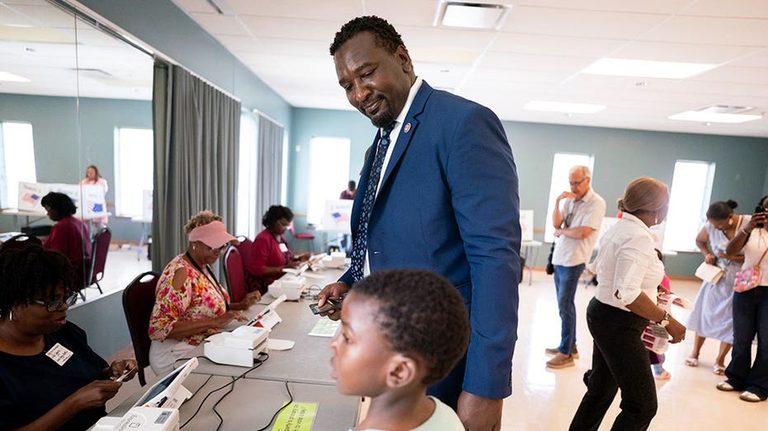 Ex Basketball Player Wins Sc Governor Nomination