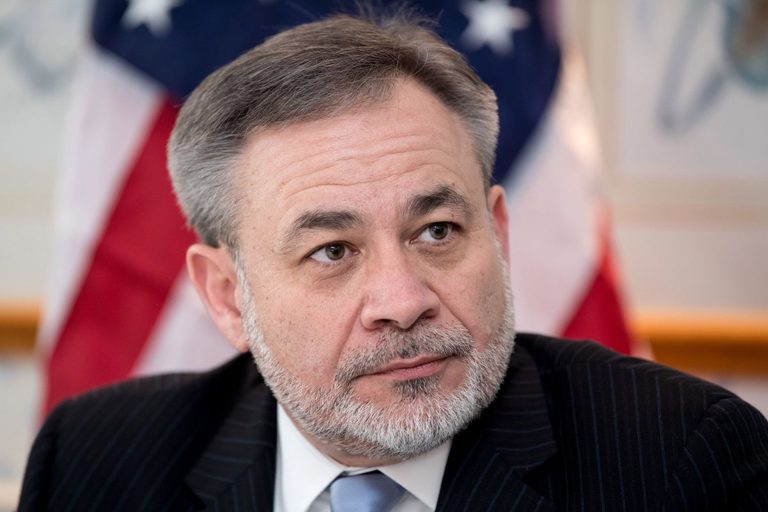 Ex Trump Official Us Iran Deal Helps Iran