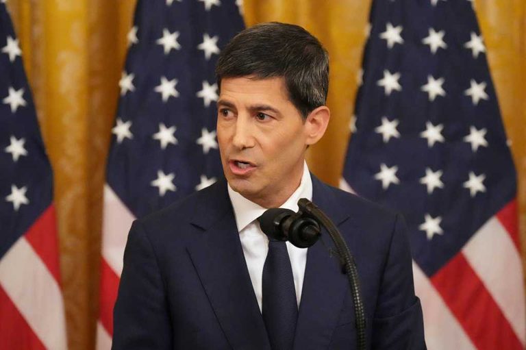 Fed Chair Warsh Faces First Meeting