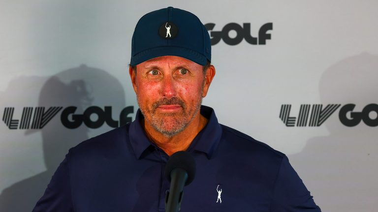 Golfer Phil Mickelson Kicked Out Of San Diego Club