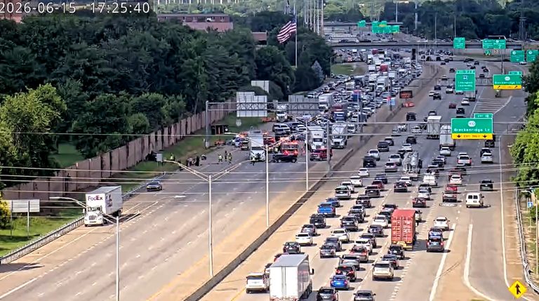 I 264 Crash Blocks Lanes Injuries Reported