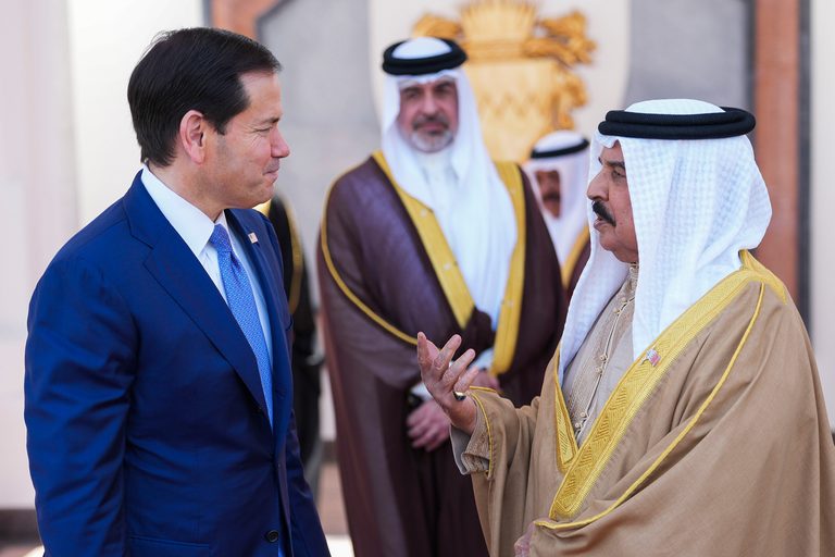Iran Attacks Bahrain Kuwait After Us Strikes