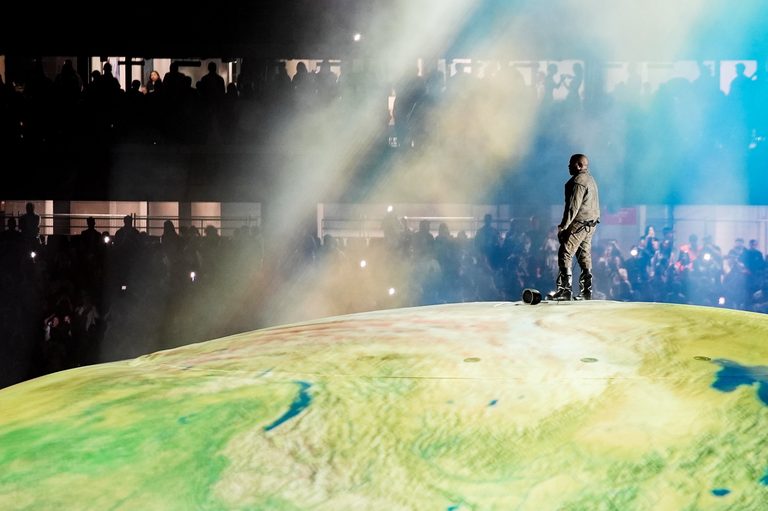 Kanye West Schedules Chicago Shows