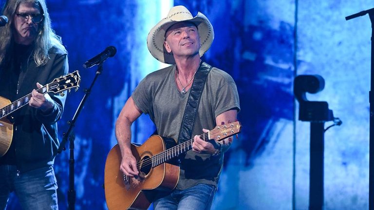 Kenny Chesney Refuses To Tell Listeners How To Vote