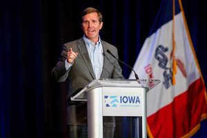 Kentucky Governor Andy Beshear S Iowa Visit Sparks Presidential Speculation