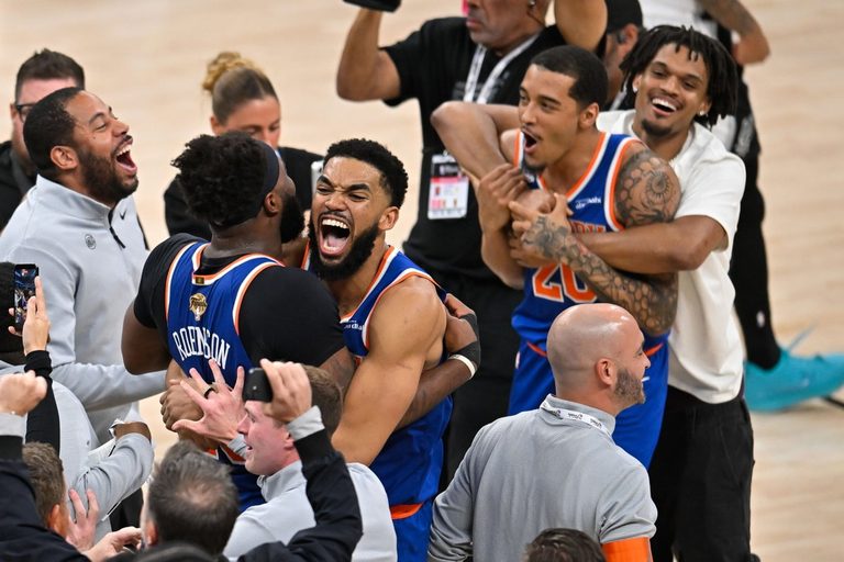 Knicks Fans Celebrate Nba Championship