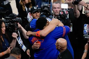 Knicks Lead Nba Finals 2 0 Spurs Remain Determined