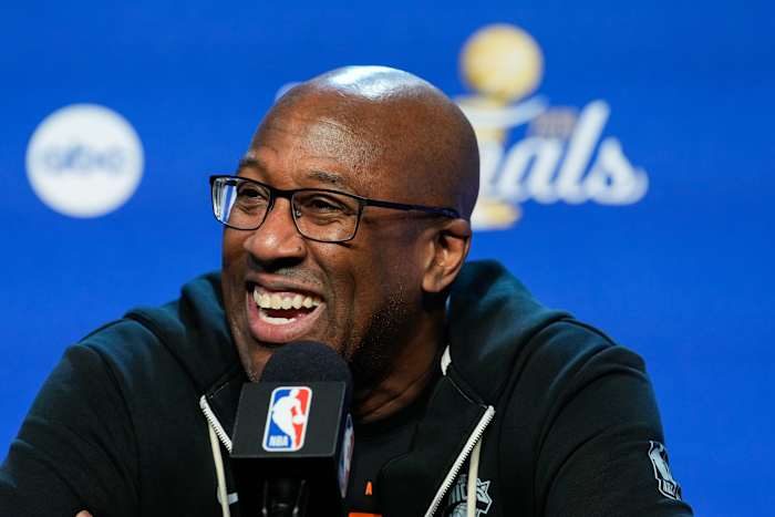 Knicks Look To Clinch Nba Title In San Antonio