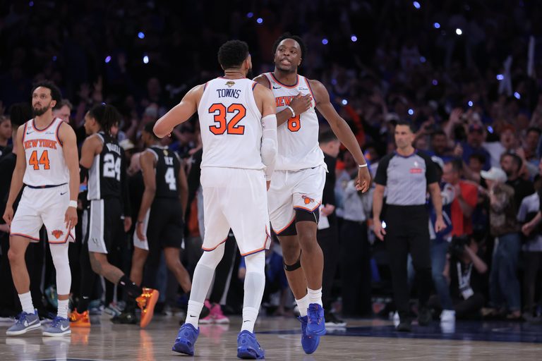 Knicks Stun Spurs In Historic Nba Finals Comeback