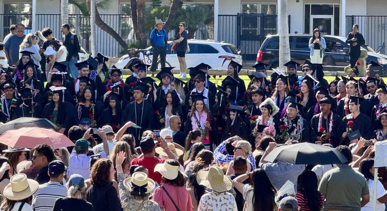 La Cuesta Alta Vista Grads Celebrate