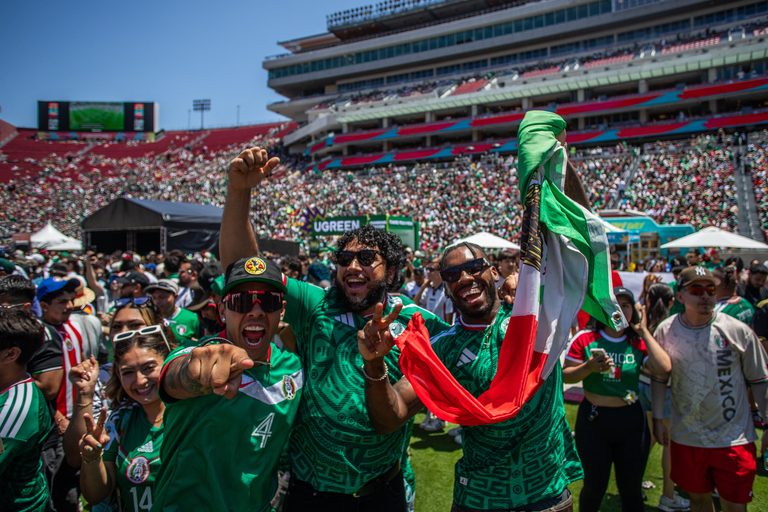 La Metro Offers Alternative To High Parking Fees For World Cup