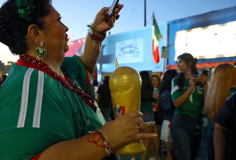 La Mexico Fans Show Team Spirit