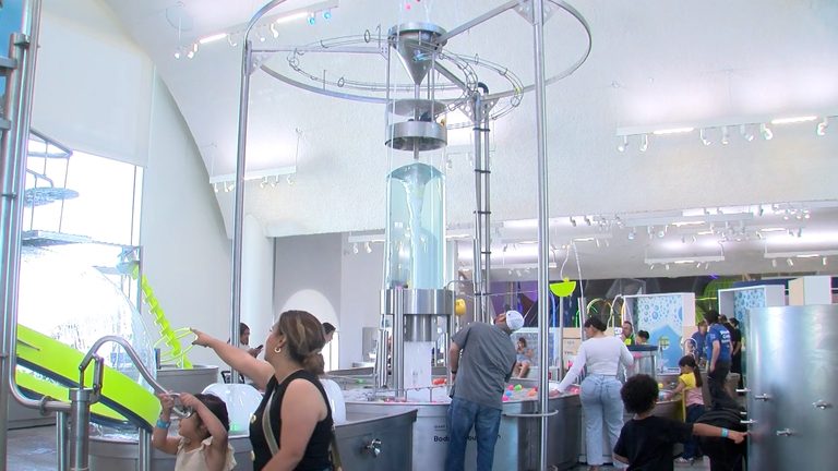 La Nube Offers Free Admission