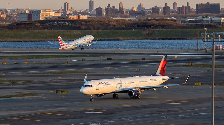 Laguardia Airport Runway Closed