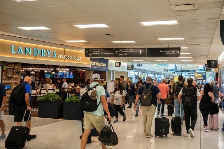 Landry S Seafood House Opens In Hobby Airport
